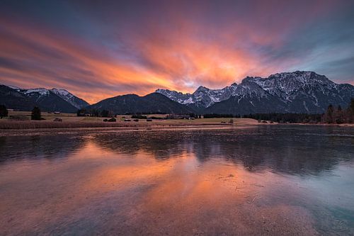 Morgenrot über dem Karwendwelgebirge