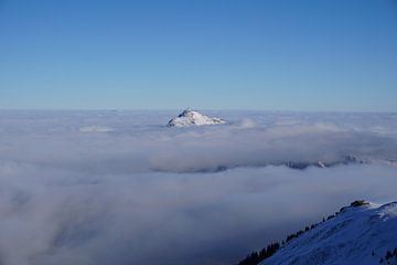 Kitzbüheler Horn in de wolken (Tirol, Oostenrijk) van Kelly Alblas