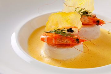 Visrolletje with prawns and sauce Hollandaise by Henny Brouwers