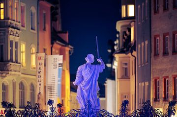 Statue de Justitia sur la Haidplatz à Regensburg, en Bavière. sur Robert Ruidl