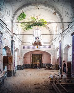 Verlassene Kirche im Verfall.