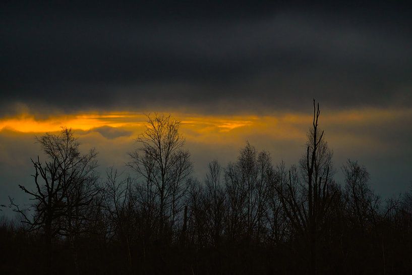 Dramatic cloud cover by Miny'S
