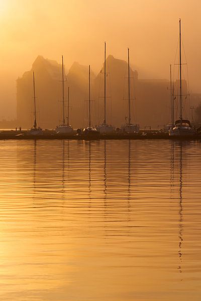 Sonnenaufgang im Stadthafen von Rostock par Rico Ködder