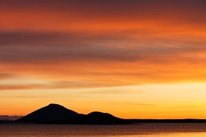 Coucher de soleil à Myvatn - Islande sur Arnold van Wijk