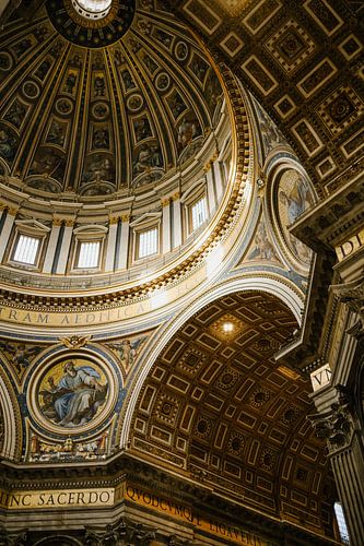 L'intérieur de la basilique Saint-Pierre au Vatican