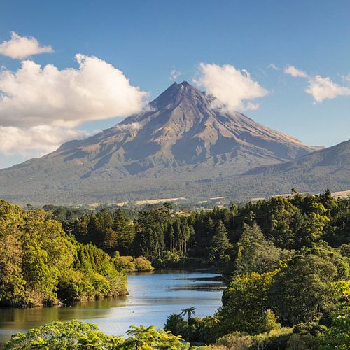 Lac Mangamahoe avec le mont Taranaki, Nouvelle-Zélande