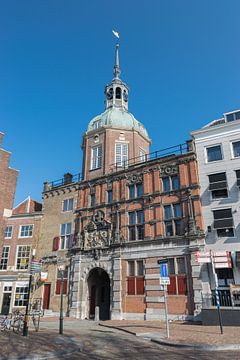 De mooie oude Groothoofdspoort in Dordrecht van Patrick Verhoef