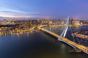 Le pont Erasmus en soirée sur Prachtig Rotterdam