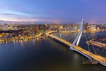 Erasmusbrug in de avond