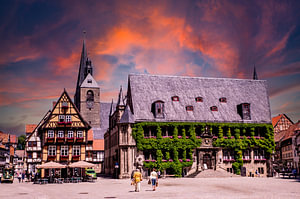 Blick auf das Rathaus von Quedlinburg im Harz
