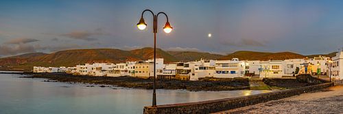 Full moon over Arrieta