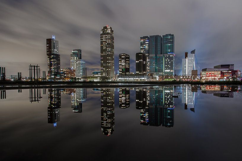 Rotterdam skyline spiegelbeeld van Jarno Dorst