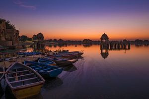 Lever du soleil sur le lac Gadi Sagar (Gadisar), Inde