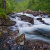 Rivière sauvage au printemps à Romsdalen, en Norvège. sur Jos Pannekoek