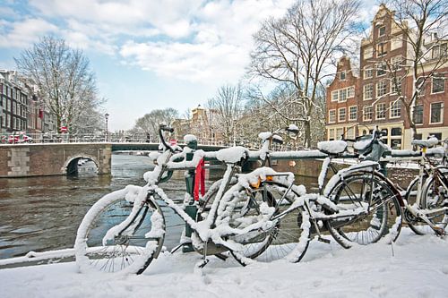 Besneeuwd Amsterdam in de winter in Nederland