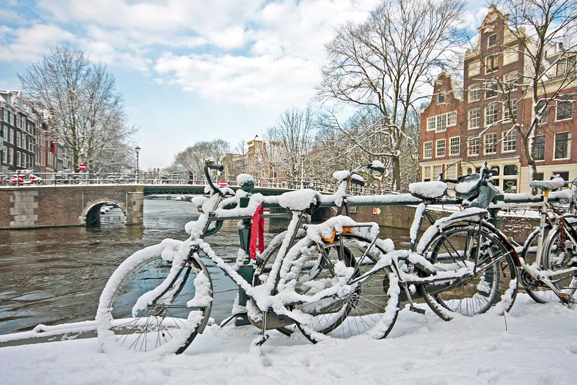 Besneeuwd Amsterdam in de winter in Nederland par Eye on You