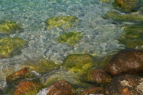 Steinen ins wasser in blau und grun. von Aart Advocaat Fotografie - Imageplein.nl