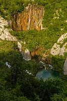 Chutes d'eau dans le parc national des lacs de Plitvice en Croatie