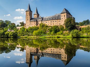 Schloss Rochlitz mit Teich in Sachsen