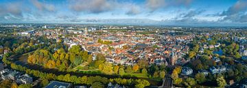 Vue aérienne de la ville de Zwolle lors d'une belle journée d'automne sur Sjoerd van der Wal Photographie