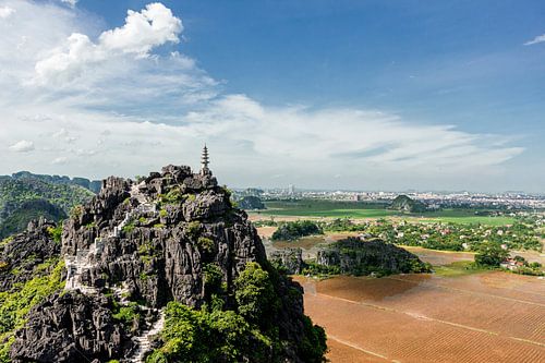 Wanderausflug zum Gipfel des Berges in Ninh Bihn.
