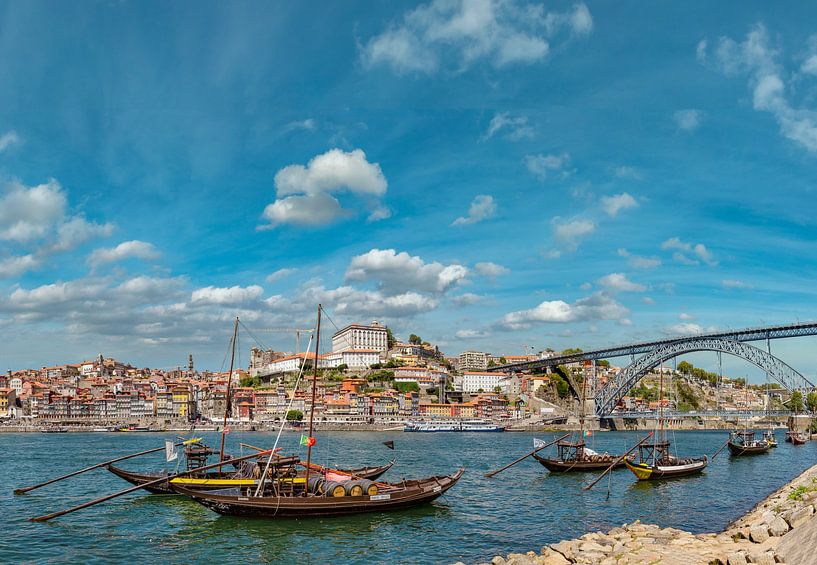 De portschepen,  Barcos rabelos,  op de rivier de Douro, Porto, Douro Litoral, Portugal van Rene van der Meer