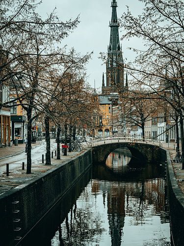 Canal de Leeuwarden avec église