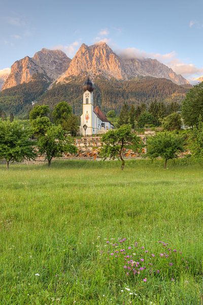 Morgenstimmung in Grainau in Bayern von Michael Valjak