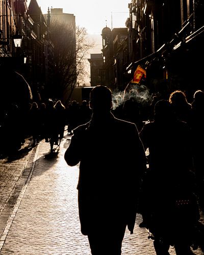 Un fumeur dans la rue