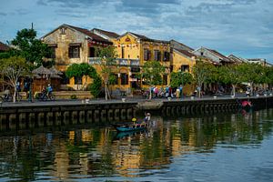 Bootje op rivier in Hoi An, Vietnam van Ellis Peeters