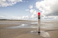 Strandpaal op Texel / Texel beach van Justin Sinner Pictures ( Fotograaf op Texel) thumbnail