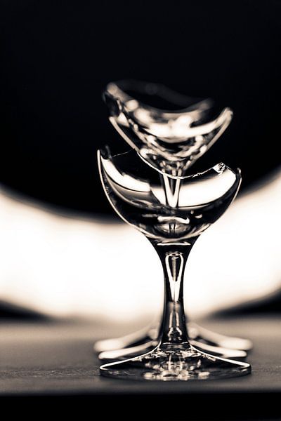 3 cracked glasses by Stephan Zaun