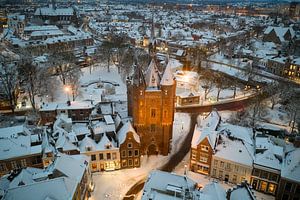 Zwolle Sassenpoort Stadttor während eines kalten Wintersonnenuntergangs