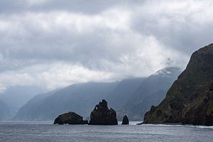 Felsen in Porto Moniz auf der Insel Madeira, Portugal
