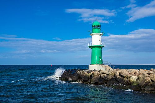 Mole an der Ostseeküste in Warnemünde