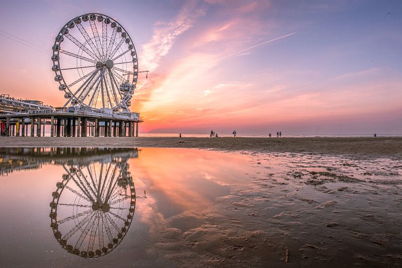 Scheveningen strand zonsondergang pier van Jelmer Laernoes