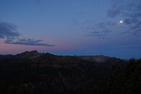 Morgenrot in den Alpen – stimmungsvolle Bergfotografie im ersten Licht des Tages.