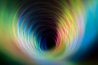 Cirkels van licht in felle regenboog kleuren