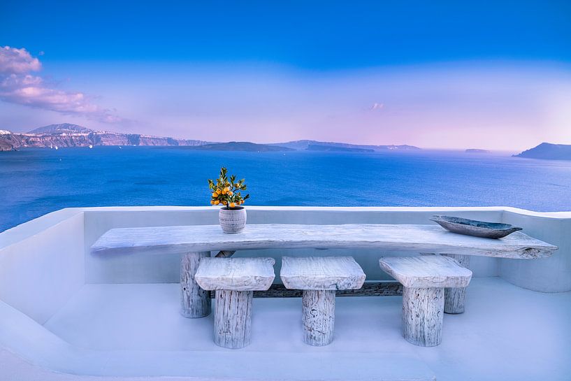 Mooi uitzicht vanuit Ouia ( Santorini) van Tonny Visser-Vink