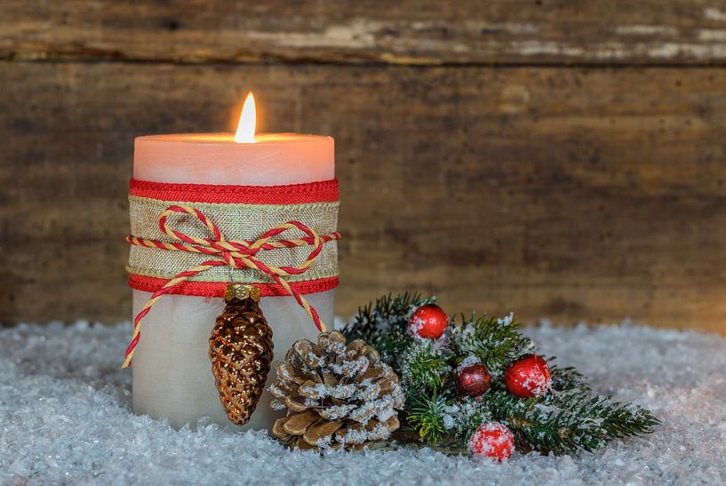 Weihnachtskerze, Adventskerze mit Dekoration von Alex Winter
