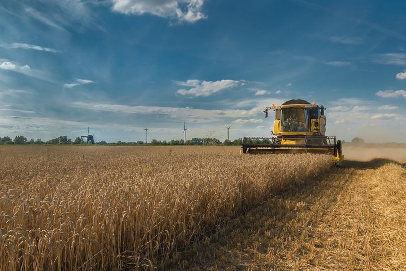 Threshing grain at windmill de Steendert by Moetwil en van Dijk - Fotografie
