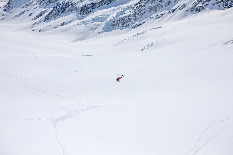Hubschrauber über dem Aletschgletscher von t.ART