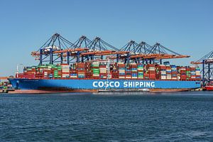 Cosco Shipping Aries Containerschiff. von Jaap van den Berg