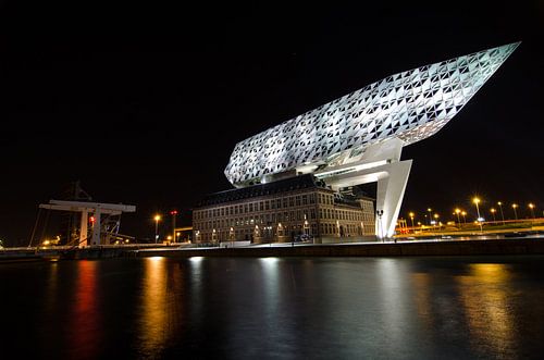 Hafenhaus mit Brücke Belgien von Edwin de Zwaan
