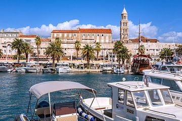 Kroatië : Uitzicht op de haven van Split van Photoart-Naegele