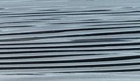 Linien am schwarzen Strand von Island von Menno Schaefer Miniaturansicht