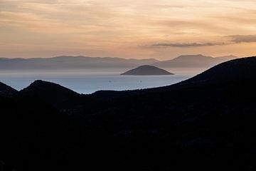 Îles grecques dans la lumière du soir sur Hidde Hageman