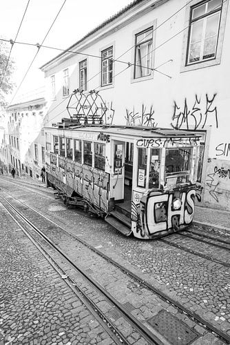 De tram van Lissabon in zwart-wit