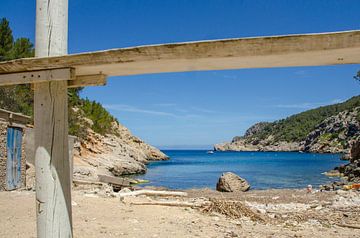 Geheime baai in Sant Miquel van Natasja Claessens