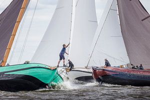 Spannungen auf dem Wasser